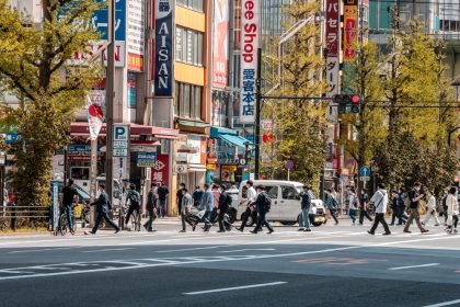 サービス業で倒産が拡大　物価と人材の二重苦続く